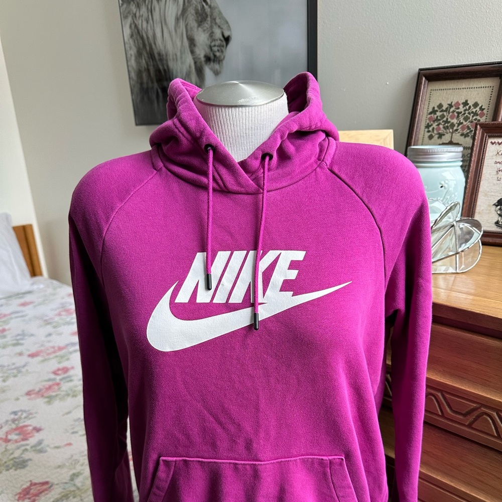 Nike Women’s Hooded Sweatshirt (sz M)